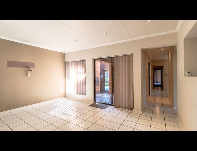 4 BEDROOM HOUSE FOR SALE IN MARAIS STEYN PARK